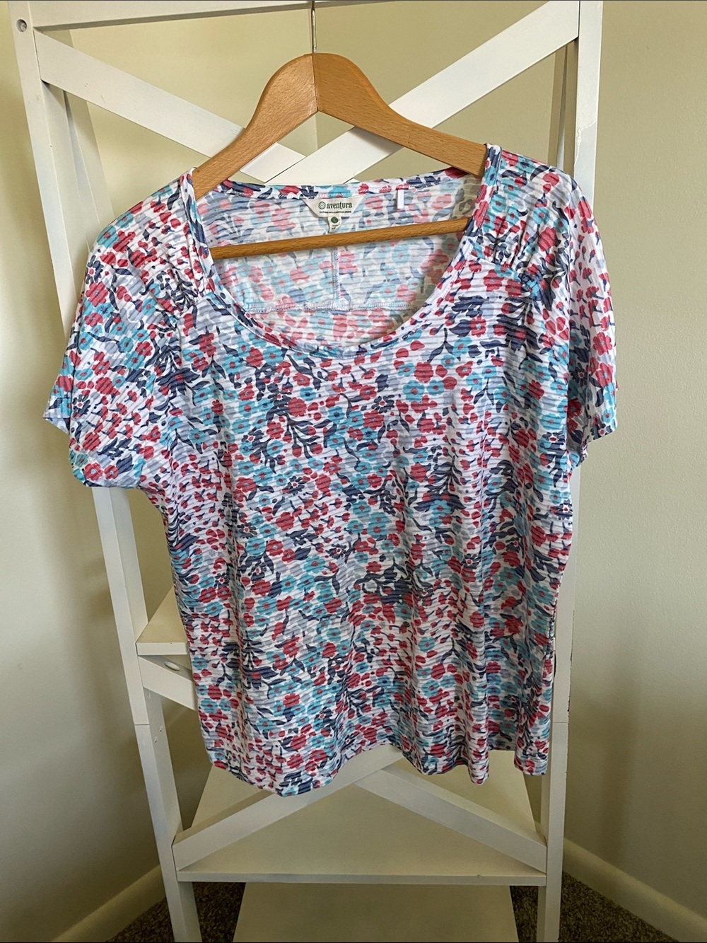 Aventura Short-Sleeve Scoop Neck Tee in White, Teal, Red